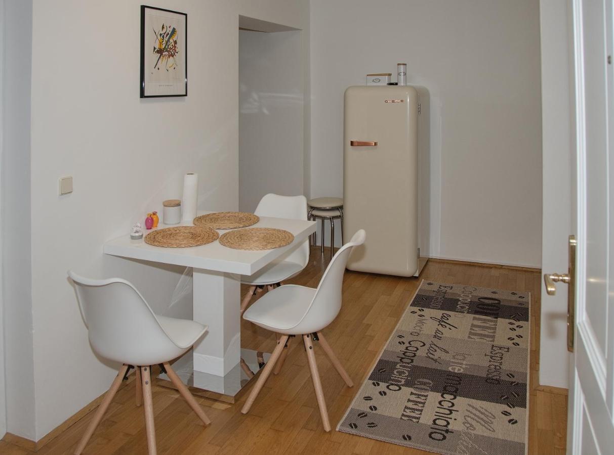 Blue Lotus Apartment Вена Экстерьер фото