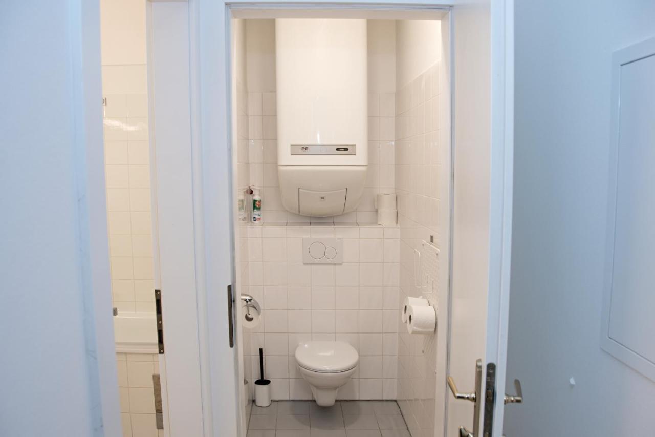 Blue Lotus Apartment Вена Экстерьер фото